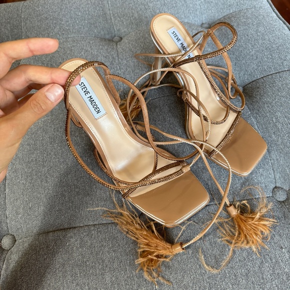 Steve Madden lace shoes with feather - Picture 2 of 4